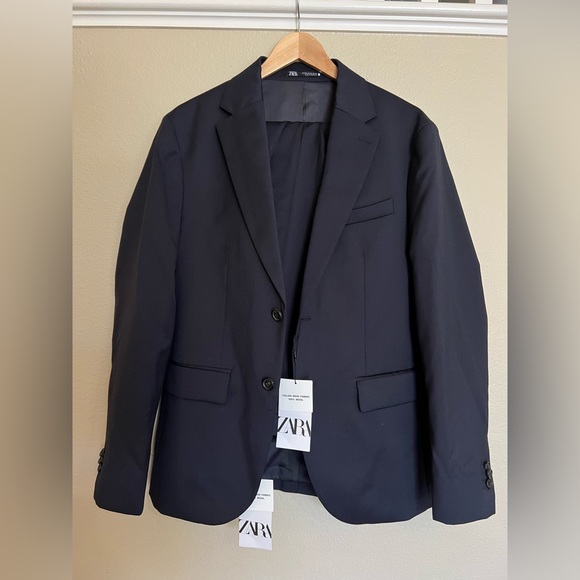 Brand new straight fit navy blue suit made of 100% Italian wool